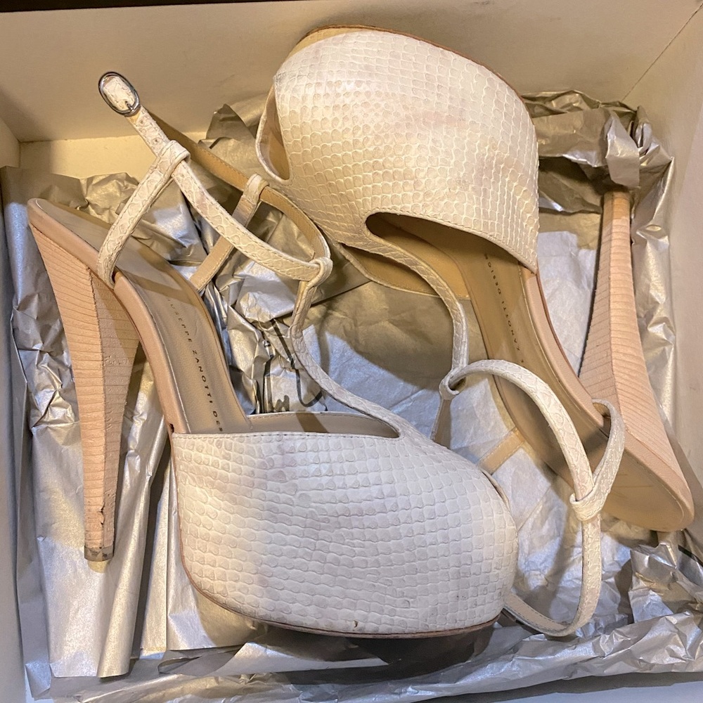 Giuseppe Zanotti beige lizard platform peep toe